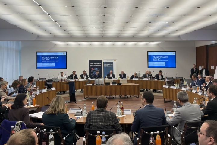 Wirtschaftsminister Aiwanger im Dialog mit Wirtschaft und Wissenschaft