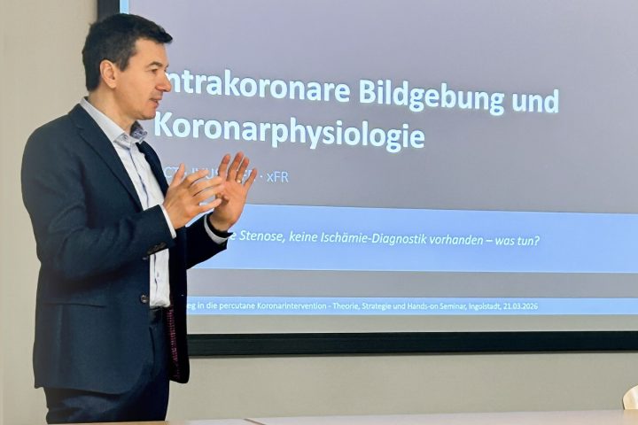 Priv.-Doz. Dr. med. Blerim Luani bei der Fachveranstaltung zur Perkutanen Koronarintervention