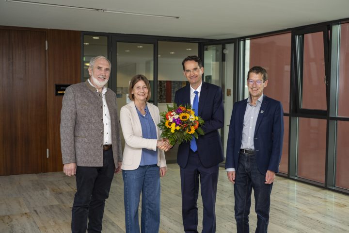 2. Bürgermeister Franz Wöhrl, Ingrid Gumplinger, OB Michael Kern, Stadtdirektor Wolfgang Huber. (Foto: Wobker/Stadt Ingolstadt)