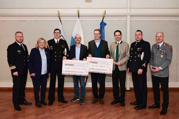 Spendenscheck Marinestützpunkt