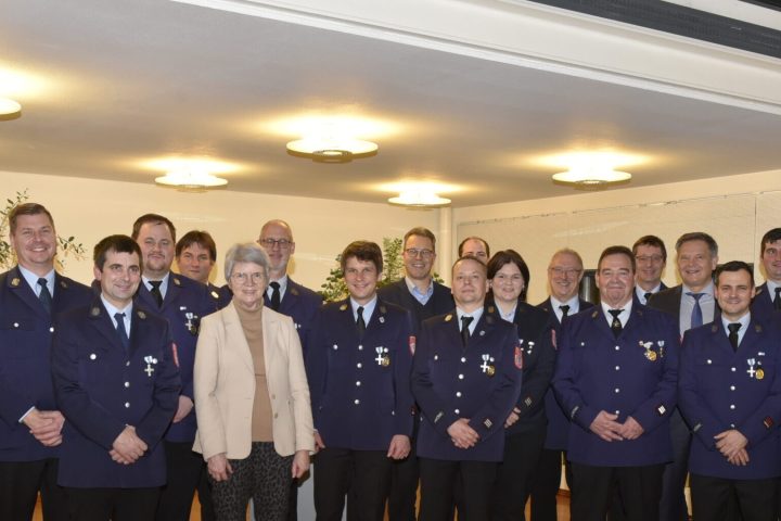 Ehrung langjähriger Aktiver der FFW
