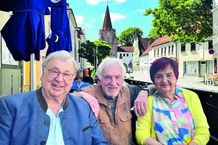 Hans und Gabi Mussnig sowie der DJ der Oldies für Oldies, Detlef Franke