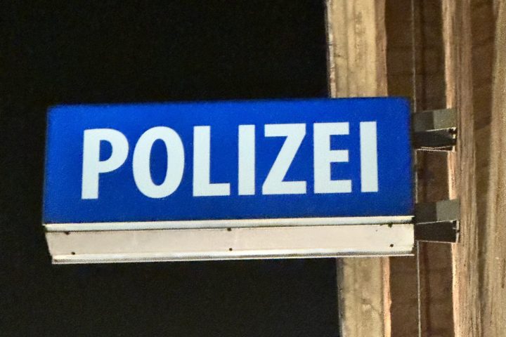Polizeimeldung Schild