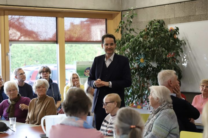 OB Kern Bürgersprechstunde, Stadtteiltreff Augustin Oberbürgermeister Foto: Sabine Hartmann, 14.11.2025