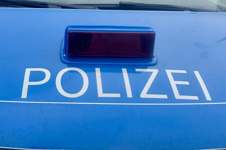 Polizeimeldung Einsatzwagen Straße Unfall  Foto: el