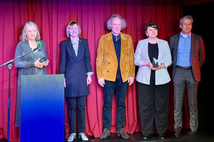 von links nach rechts Vorsitzende Kunstverein Ingolstadt Karin Derstroff Präsidentin Marianne Mang vom Rotary Club Ingolstadt Laudator Gabriel Engert Geschäftsführerin Altstadttheater Ingolstadt Leni Brem-Keil, Vorsitzender Stipendium Verein e.V. u. Rotary Mitglied Dr. Martin Beck
