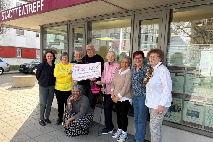 Spendenübergabe an Bruder Martin-Konradviertel