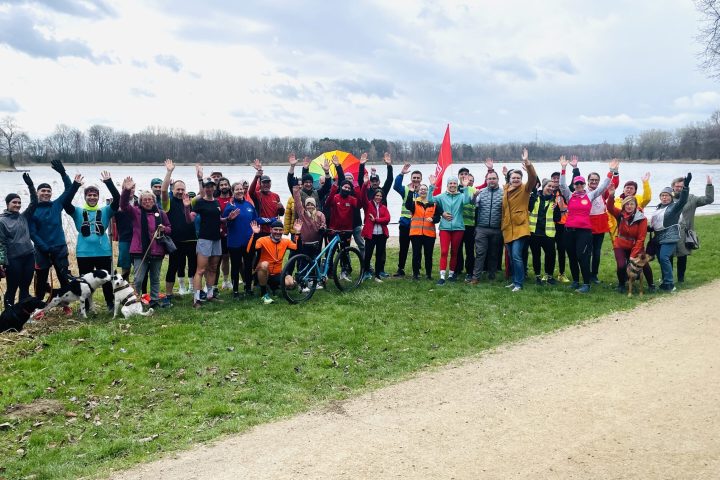 Bewegte Demo um den Baggersee
