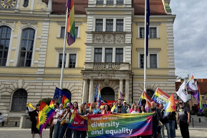 IDAHOBIT-Regenbogenfahne