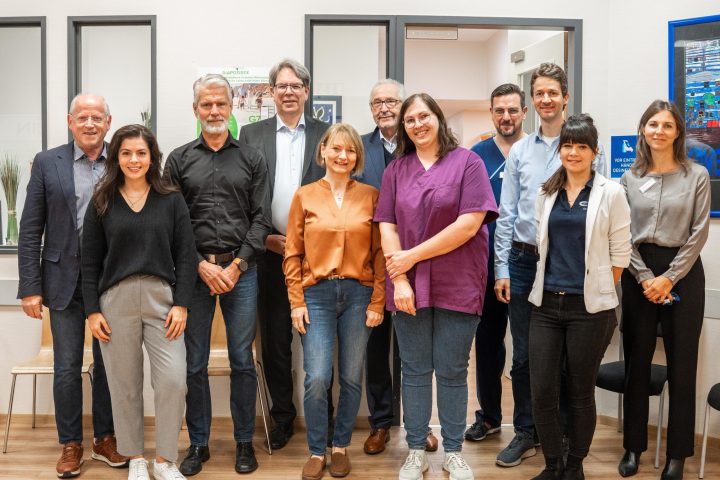 BU: v.l.n.r.: Dr. Anton Böhm, Aslihan Korkmaz, Dr. Andreas Tiete, Jochen Bocklet, Monika Guthmann, Prof. Dr. Siegfried Jedamzik, Carmen Teuschel, Dr. Stephan Steger, Dr.-Ing. Reinhard Roth, Dr. Claudia Cristea-Zamfir, Dr. Monika Harsch; Bild: Klinikum Ingolstad