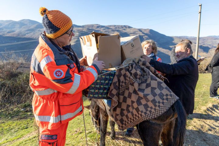 Johanniter_Oberbayern_Christian_Stoegbauer_Weihnachtstrucker_Albanien (2)