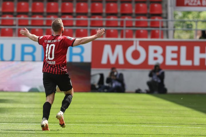 3. Liga - FC Ingolstadt 04 - TSV 1860 München - Marc Stendera (10, FCI) überwindet Torwart Kretzschmar Tom (40, 1860) und erzielt das 2:0 Schuß Tor Jubel