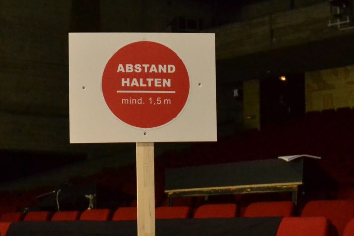 Theater_Abstand